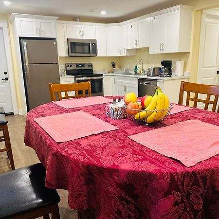 شقة Luxurious Basement Retreat تشارلوت تاون المظهر الخارجي الصورة