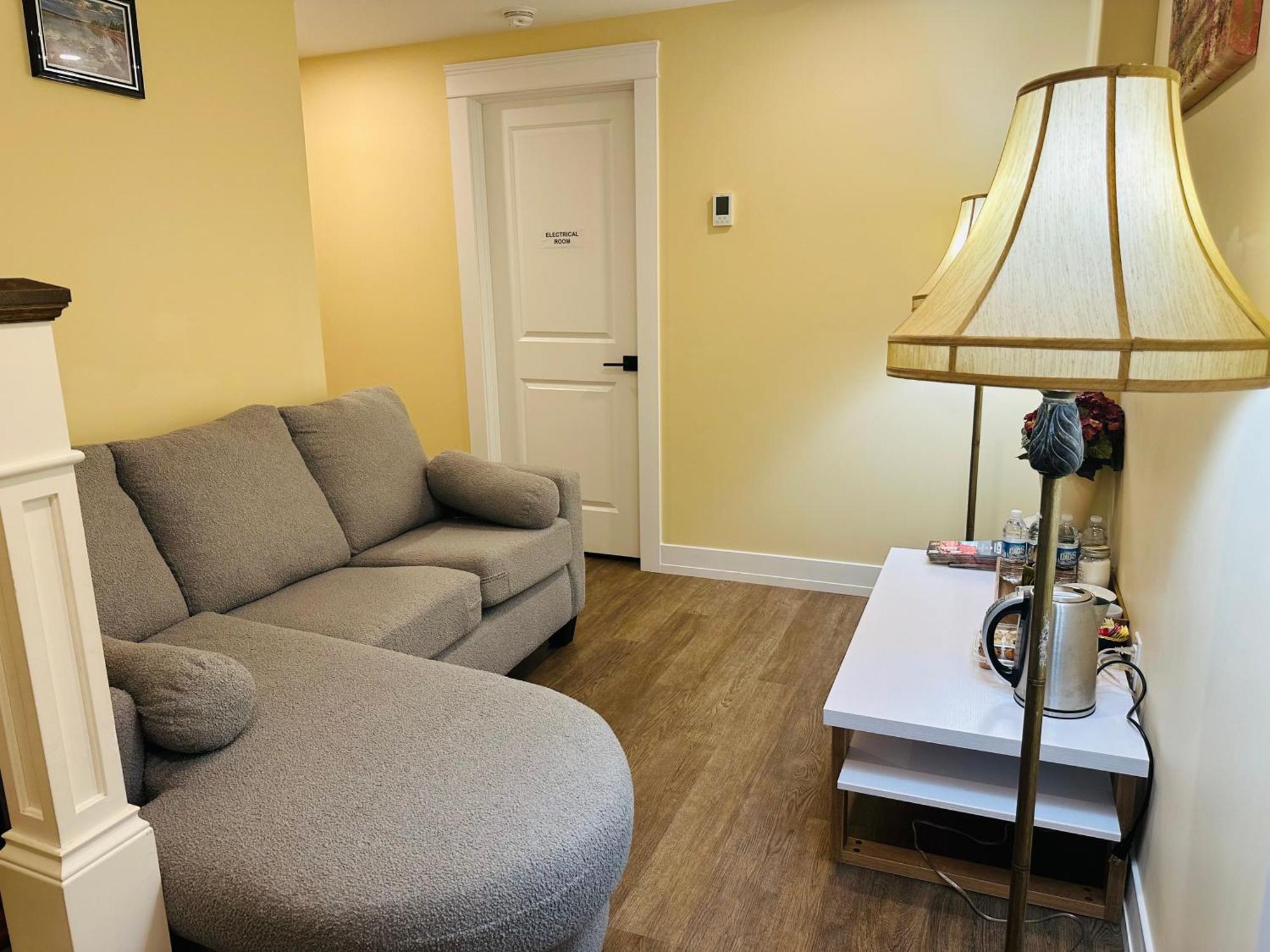شقة Luxurious Basement Retreat تشارلوت تاون المظهر الخارجي الصورة