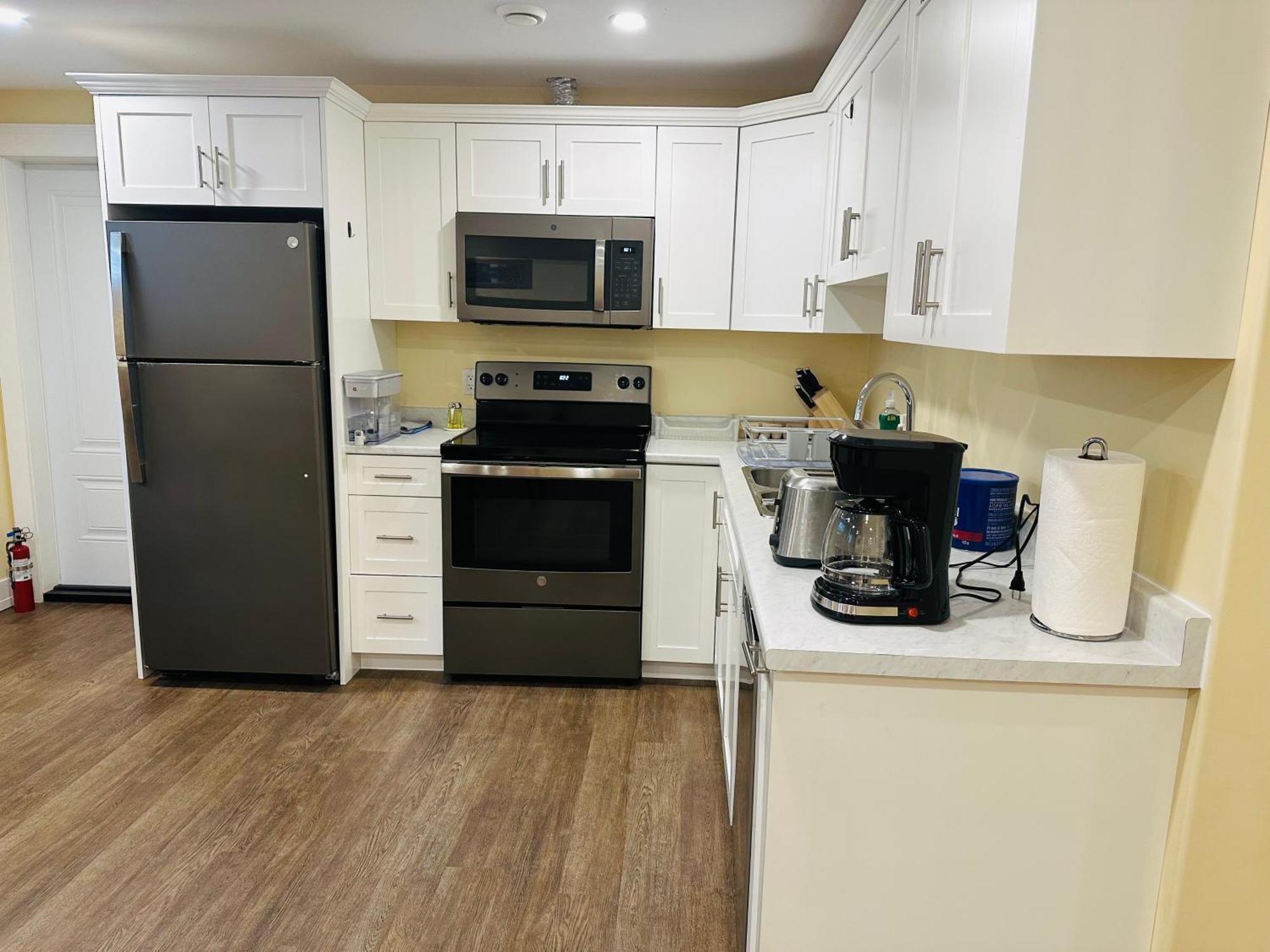 شقة Luxurious Basement Retreat تشارلوت تاون المظهر الخارجي الصورة