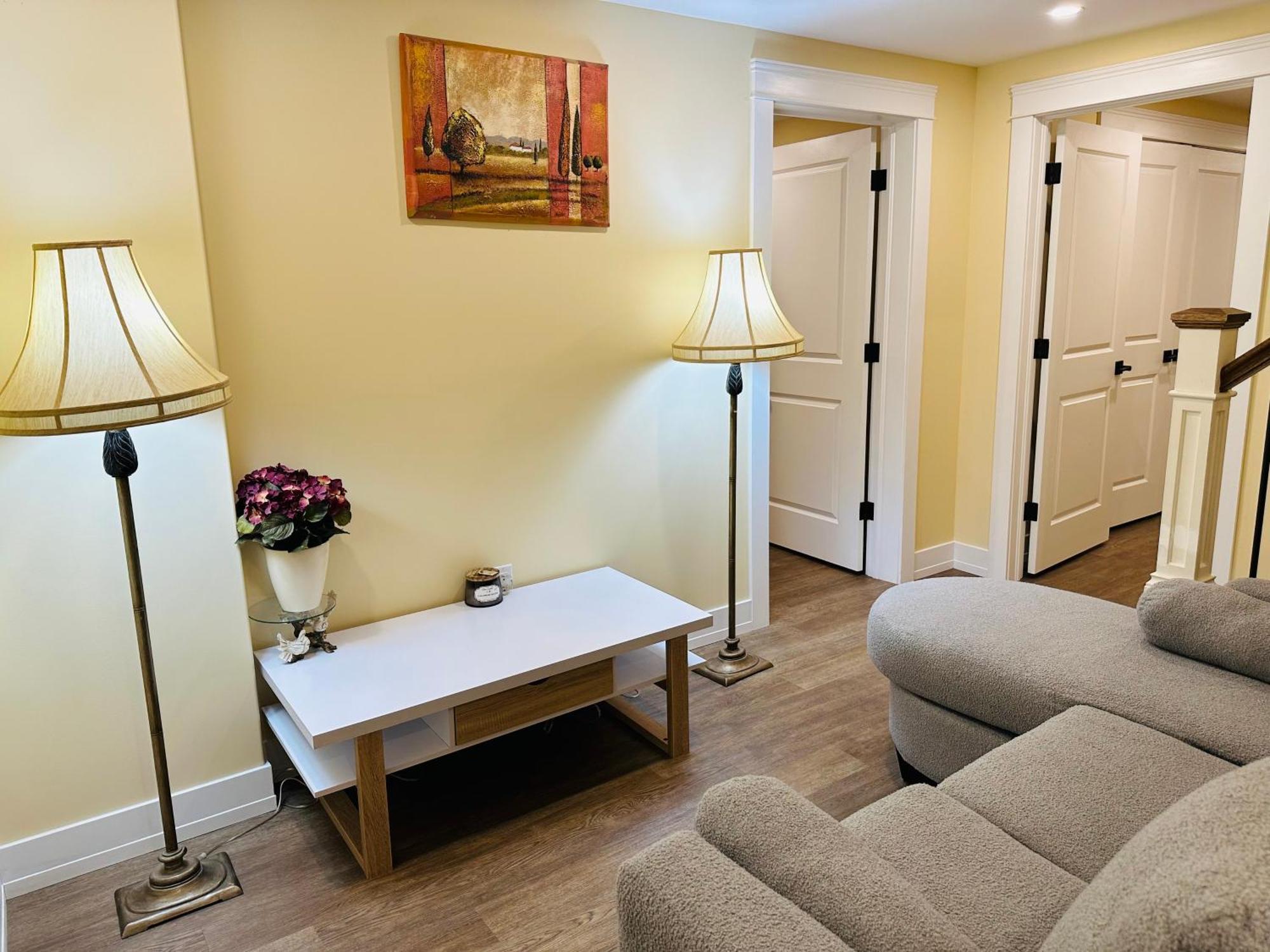 شقة Luxurious Basement Retreat تشارلوت تاون المظهر الخارجي الصورة