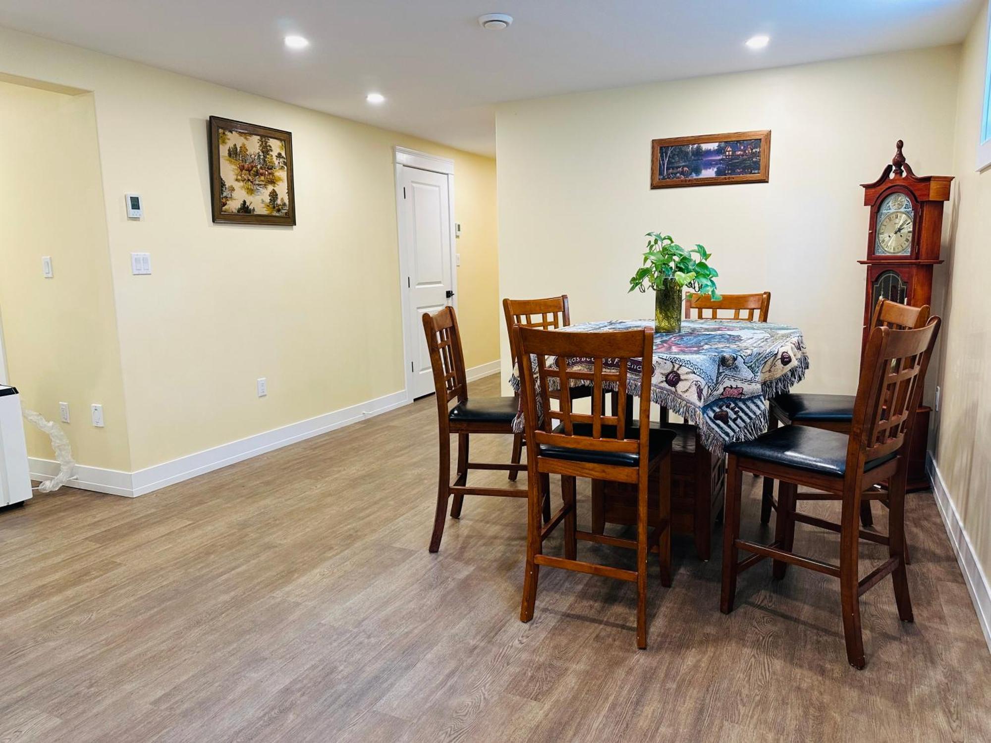 شقة Luxurious Basement Retreat تشارلوت تاون المظهر الخارجي الصورة