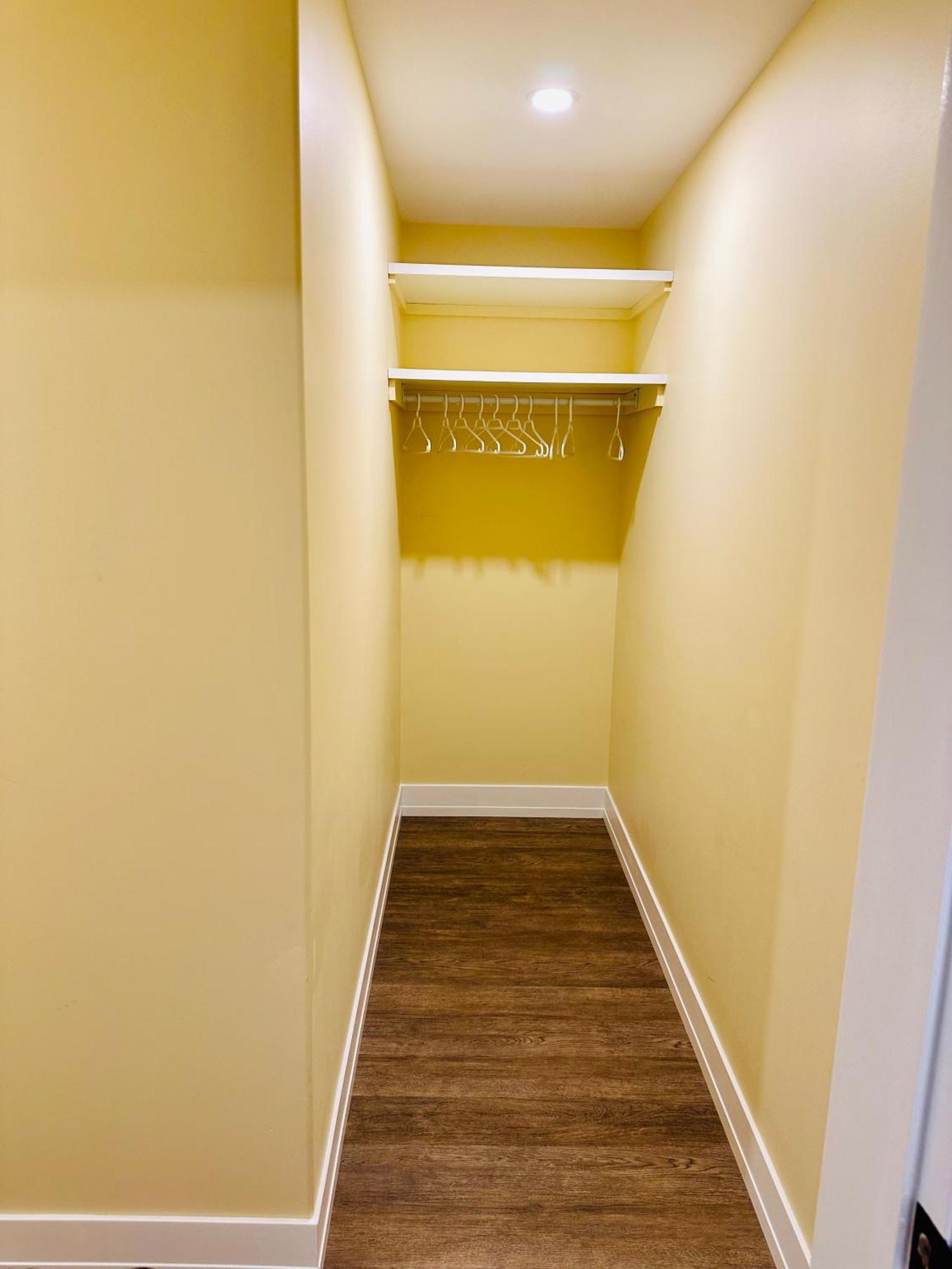 شقة Luxurious Basement Retreat تشارلوت تاون المظهر الخارجي الصورة