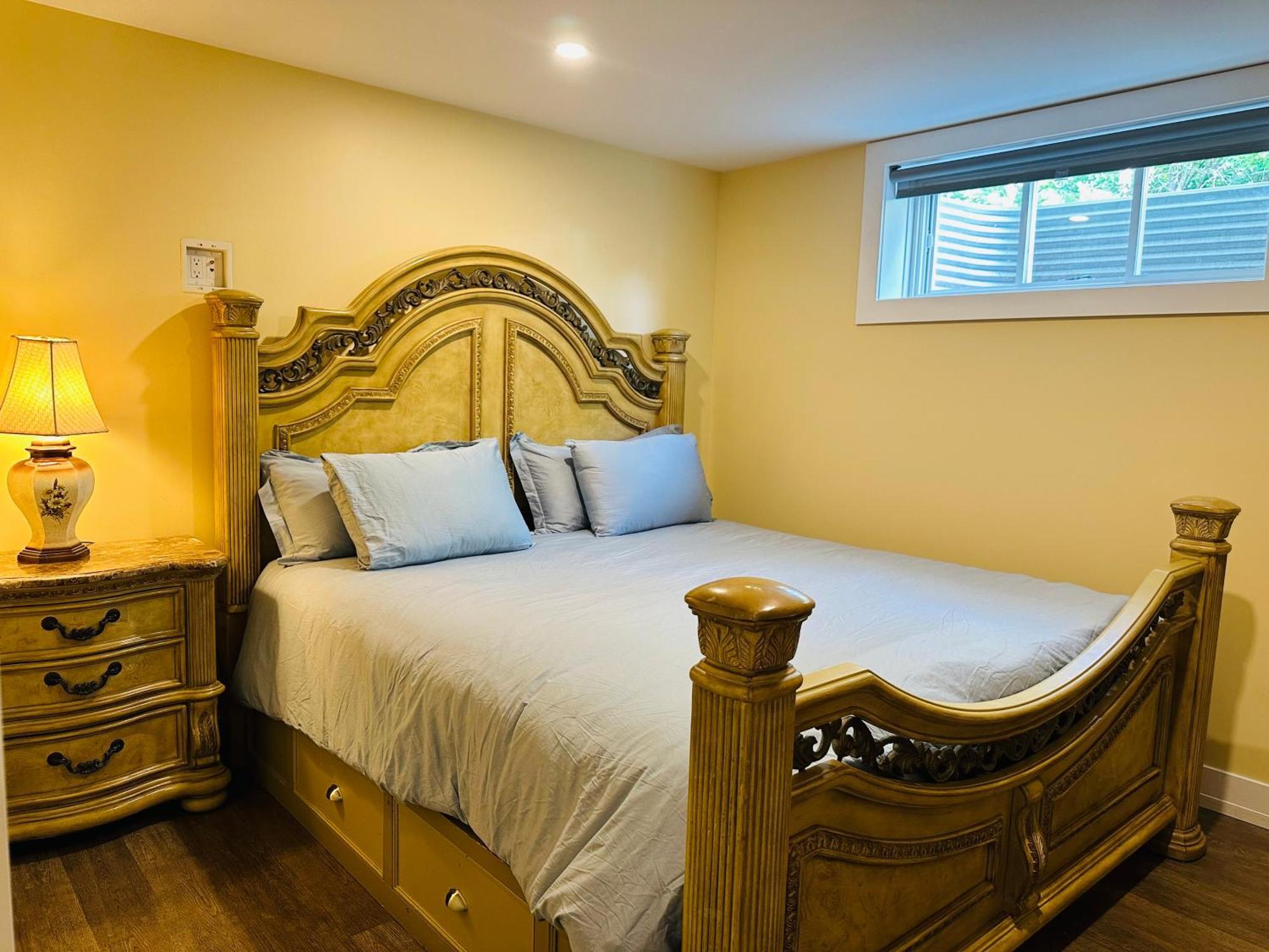 شقة Luxurious Basement Retreat تشارلوت تاون المظهر الخارجي الصورة